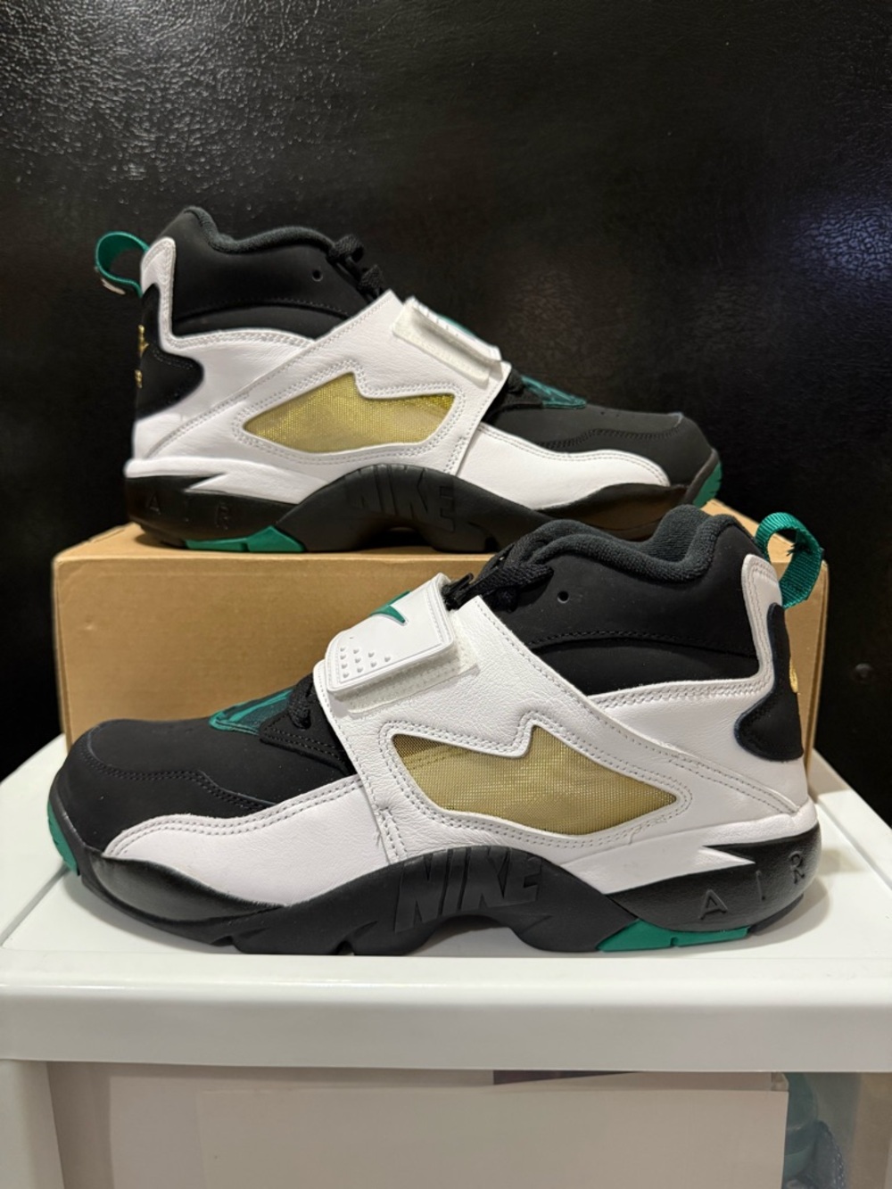 Nike Air Diamond Turf Emerald Dion Sanders IB2240-001 Men’s Size 11 Football